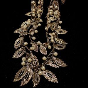 Forever 21 Elegant Leaf Necklace